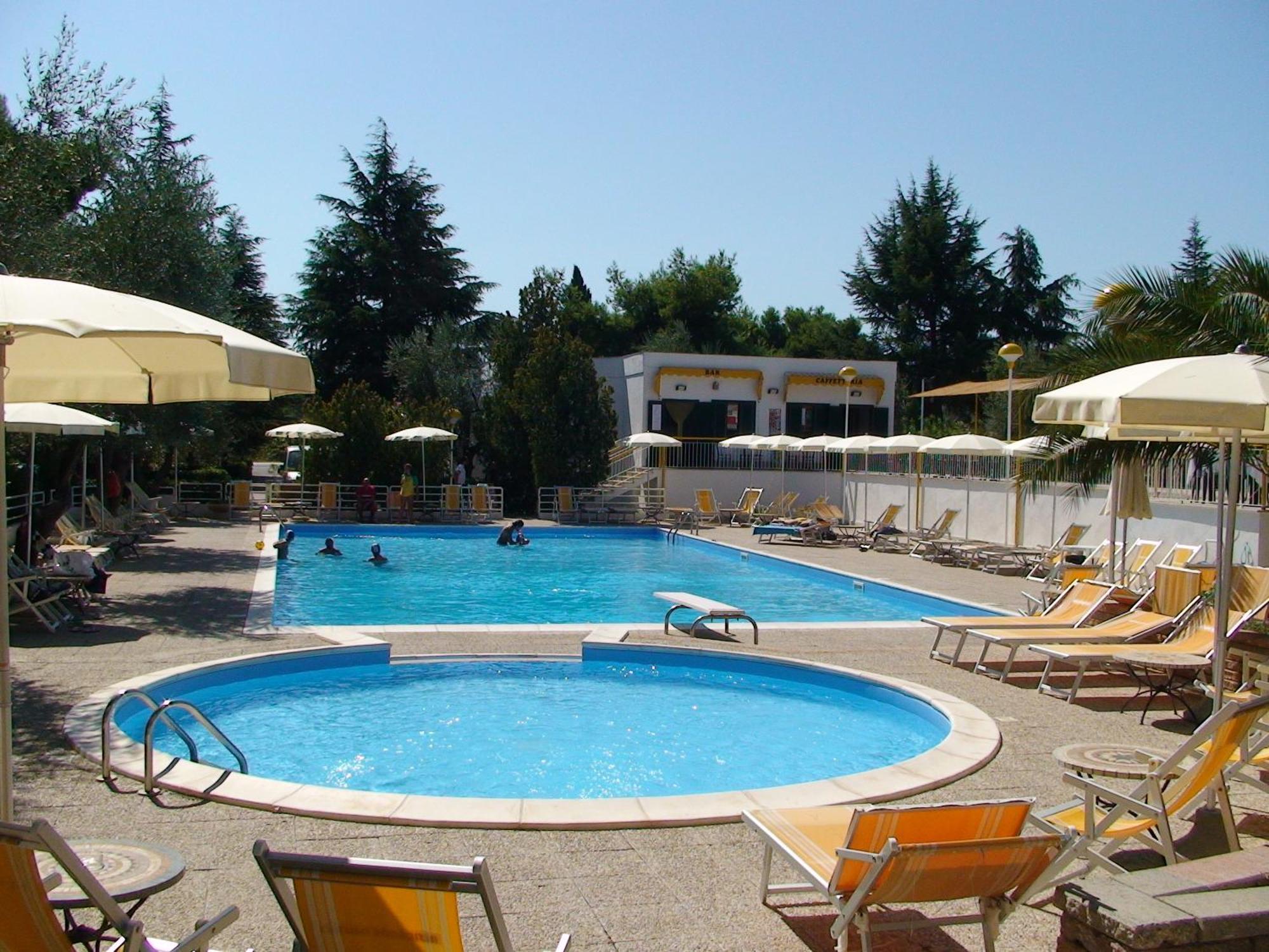 Villaggio Turistico Residence Delfino Vieste Exterior foto